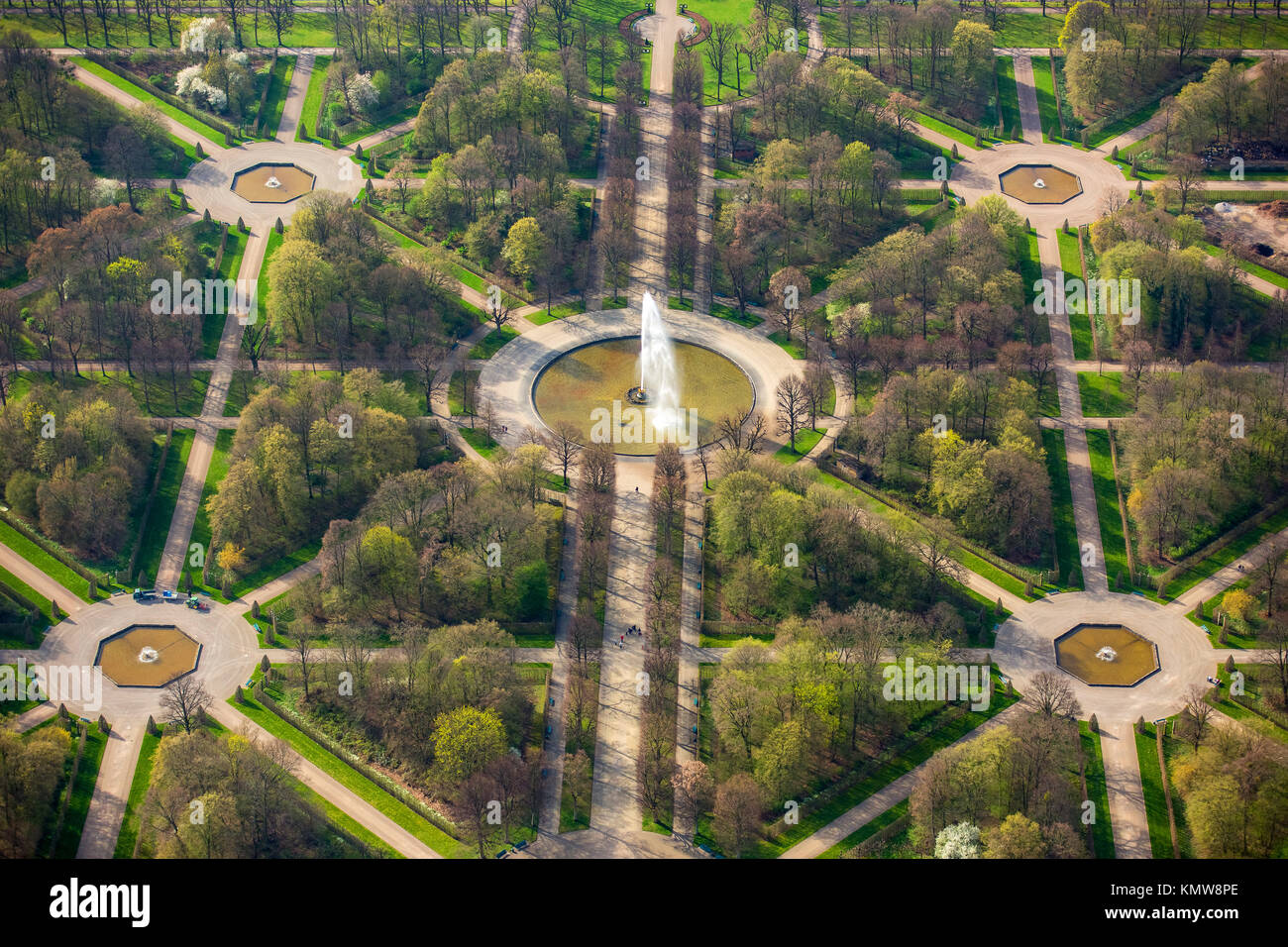 Jardins Royaux de Herrenhausen, le jardin baroque, Broderiemuster et bell fontaine dans le grand jardin, grand jardin, grande fontaine,, capitale de l'état, ,, Banque D'Images