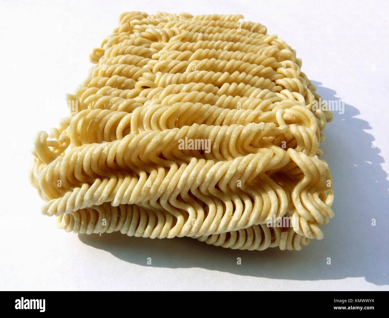Gateau De Nouilles Faites Par De La Farine De Ble L Huile Vegetale Comestible Sel Gluten De Ble Et La Gomme De Guar Photo Stock Alamy
