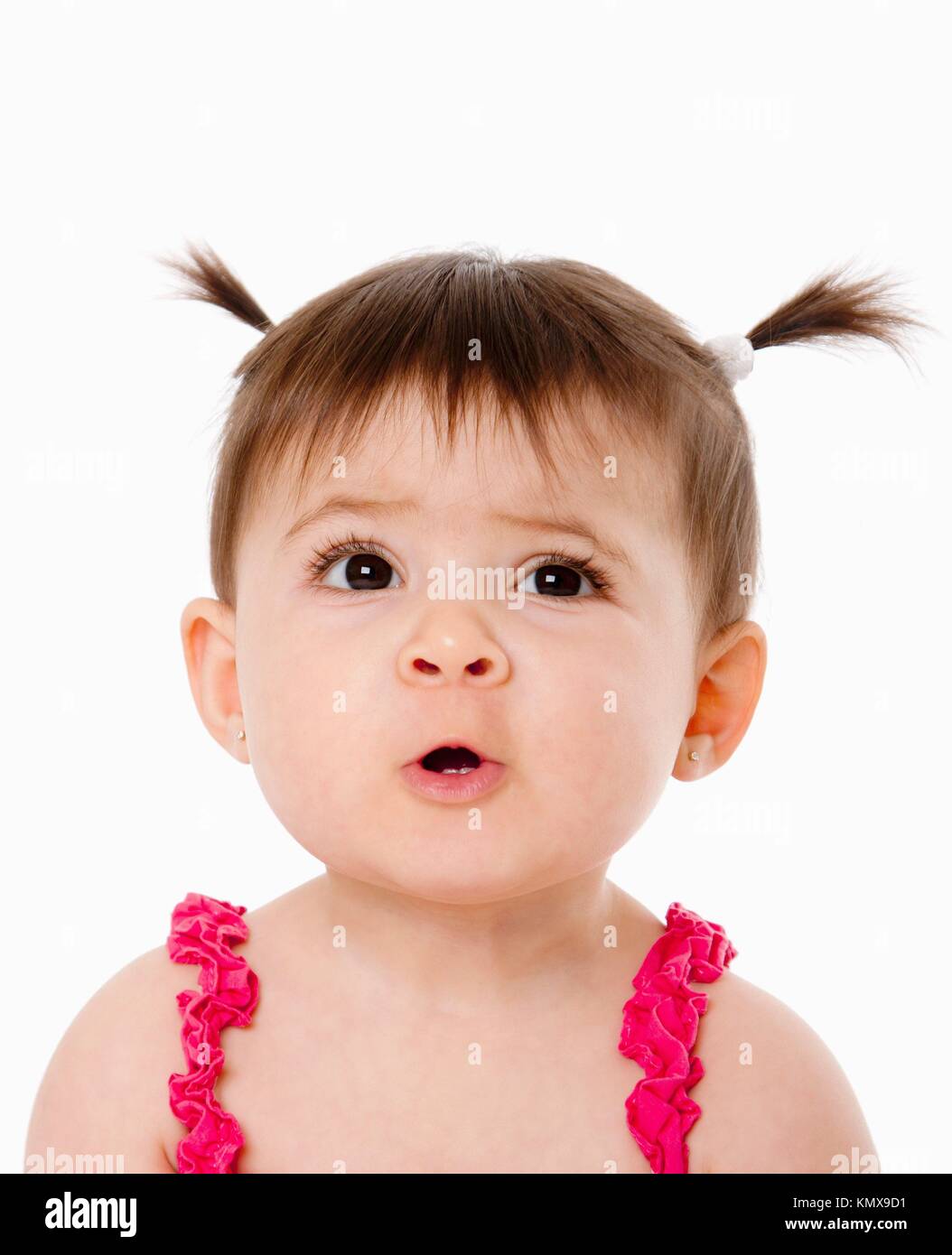 Visage De Bebe Fille Bebe Mignon Surpris Avec Des Queues De Cheval Ce Qui Fait Drole Expression Bouche Isole Photo Stock Alamy