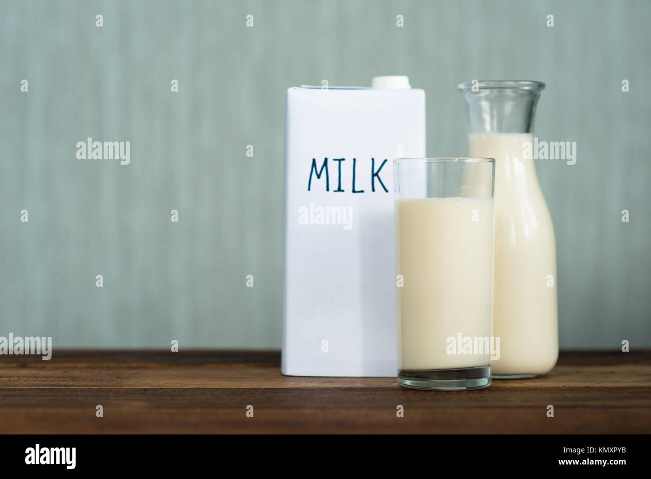 Lait dans une bouteille en verre et de vie sain concept. Banque D'Images