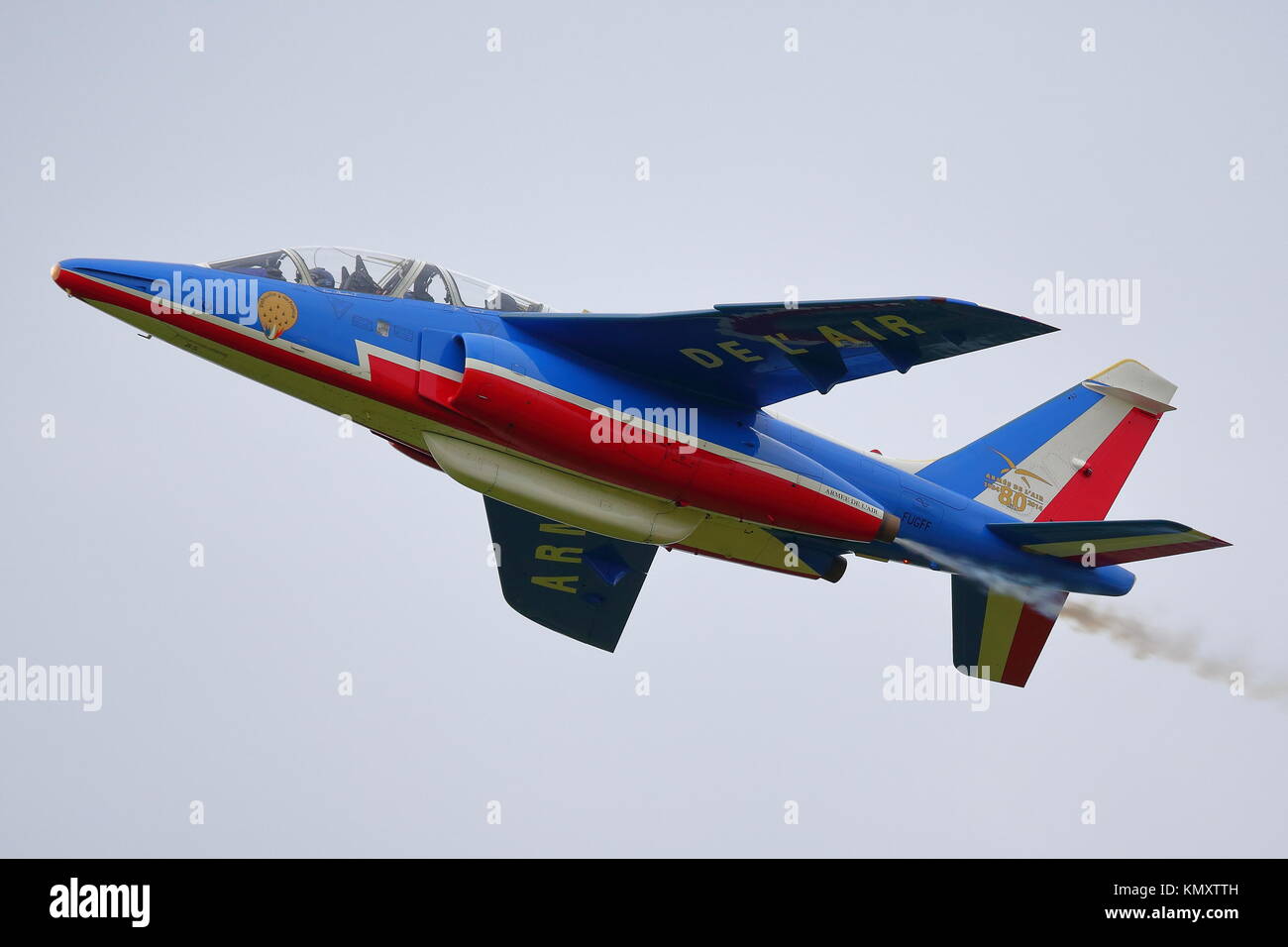 Un Dassault Alphajet de la Patrouille de France l'équipe de voltige à l'atterrissage à RAF Fairford, UK Banque D'Images