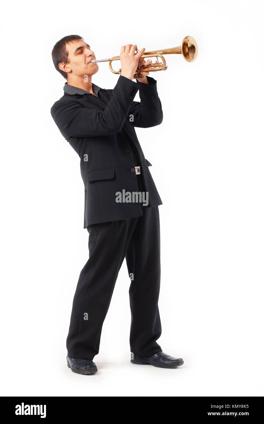 Portrait d'un jeune homme jouant de la trompette Photo Stock - Alamy