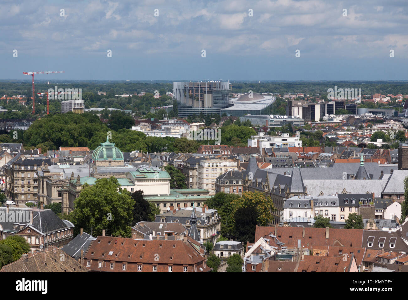 Une vue aérienne du centre-ville de Strasbourg pour le bâtiment du Parlement européen, comme vu de la cathédrale de Strasbourg Banque D'Images