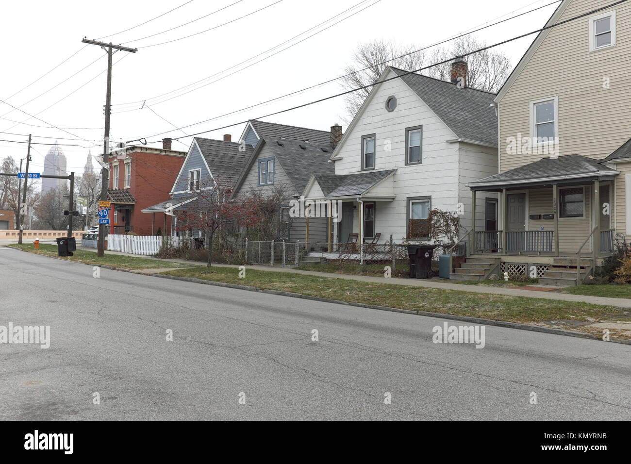 Les vieilles maisons le long de West 20e rue, près du centre-ville de Cleveland, Ohio, USA sont un site typique dans ce rustbelt ville et eyed pour gentification. Banque D'Images