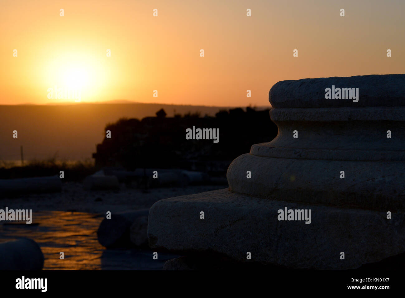 Coucher du soleil à Antiochia hippos, une ancienne ville romaine au-dessus de la mer de Galilae, Israël Banque D'Images