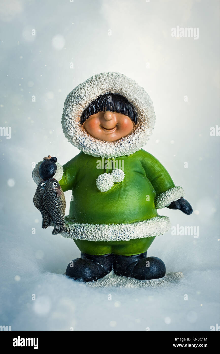 Eskimo de fête en fête figure ornée de neige Banque D'Images