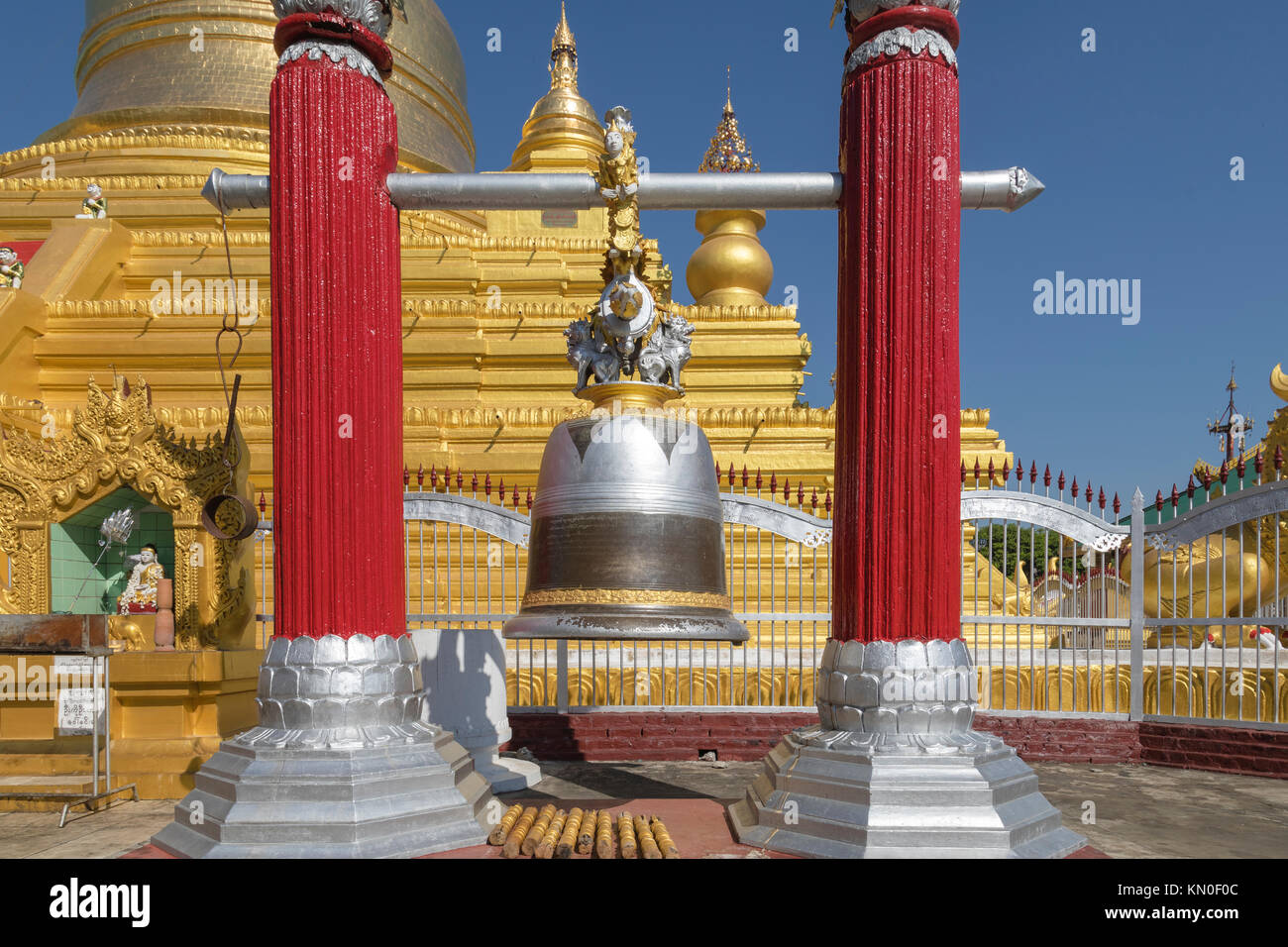La Pagode Kuthodaw, Mandalay, Myanmar, en Asie Banque D'Images