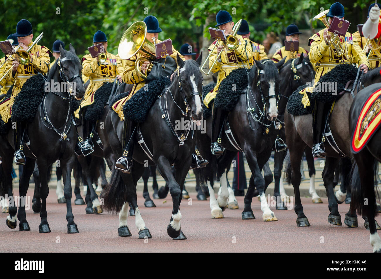 Londres, Royaume-Uni - Juin 13, 2015 : Canada parade bande militaire en formation sur le Mall dans un Royal Parade la cérémonie des couleurs. Banque D'Images