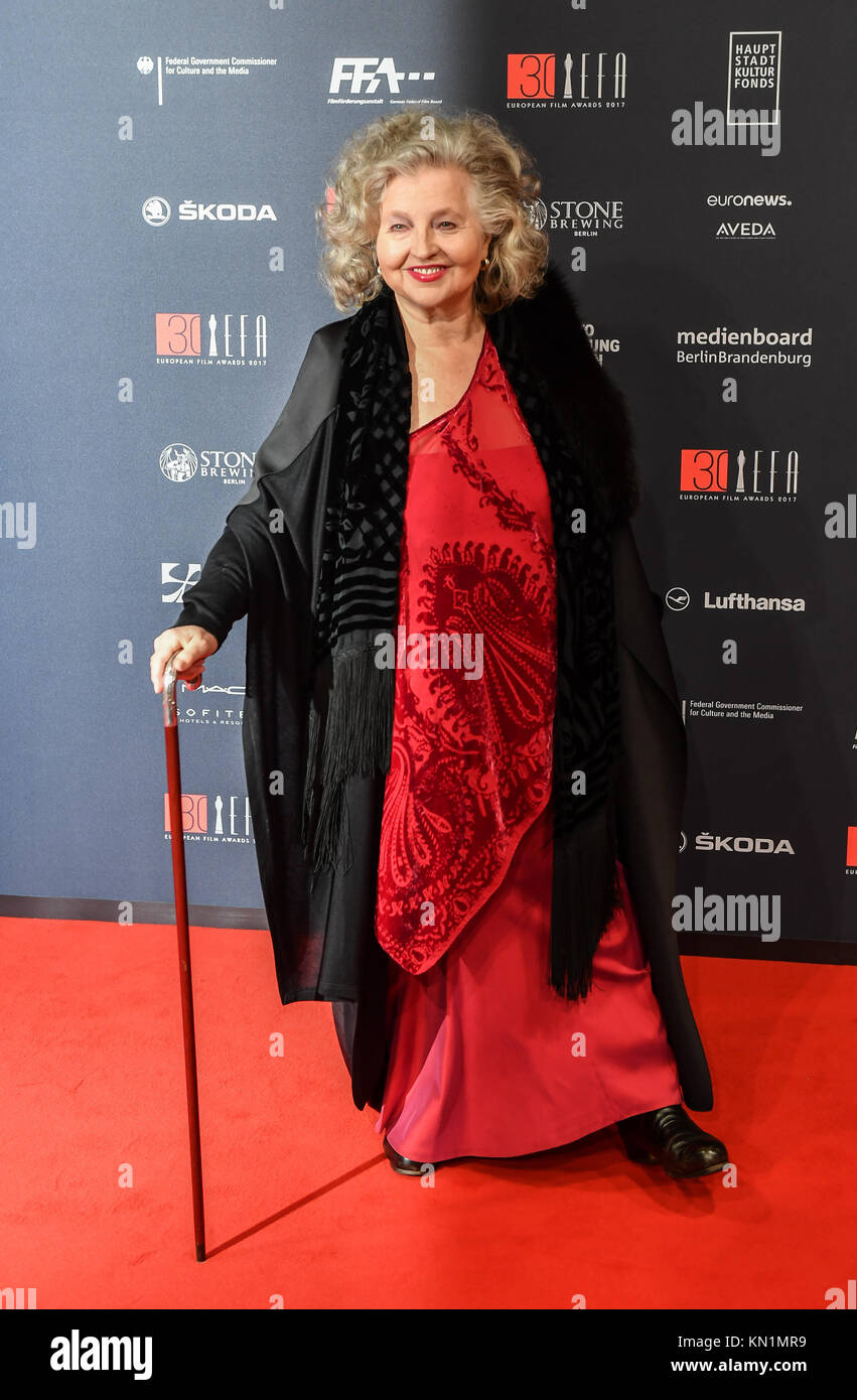 Berlin, Allemagne. 9Th Mar, 2017. Hanna Schygulla actrice arrive pour la cérémonie de remise des prix de la 30e European Film Awards à Berlin, Allemagne, le 9 décembre 2017. Credit : Jens Kalaene/dpa/Alamy Live News Banque D'Images