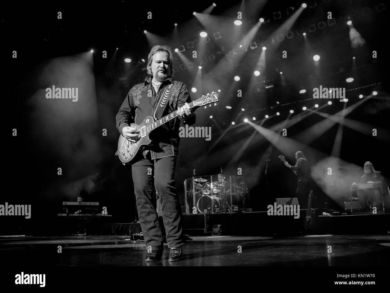 Las Vegas, NV, USA. 9Th Mar, 2017. ***Couverture maison*** Travis Tritt fonctionne à l'International Theatre at Westgate Las Vegas Resort & Casino à Las Vegas, NV, le 9 décembre 2017. Crédit : Erik Kabik Photography/media/Alamy Punch Live News Banque D'Images