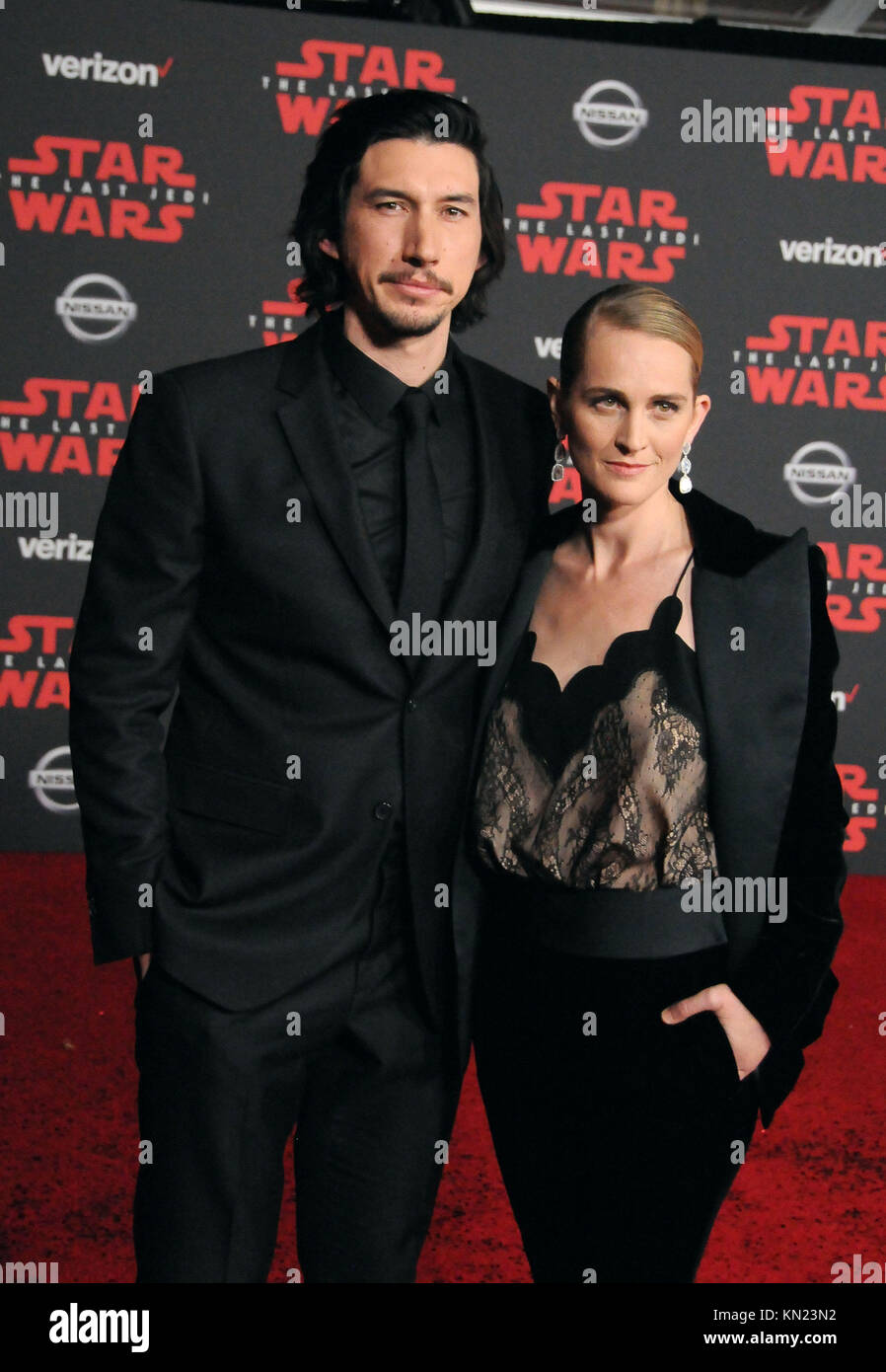 Los Angeles, USA. 09Th Dec, 2017. (L-R) et Adam Driver acteur actrice épouse Joanne Tucker assister à la première mondiale de Disney Pictures et Lucasfilm's 'Star Wars : Le dernier des Jedi Au Shrine Auditorium le 9 décembre 2017 à Los Angeles, Californie. Photo de Barry King/Alamy Live News Crédit : Barry King/Alamy Live News Banque D'Images