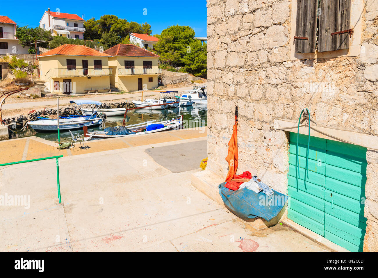 Maison ancienne en pierre à Razanj port de pêche, la Dalmatie, Croatie Banque D'Images