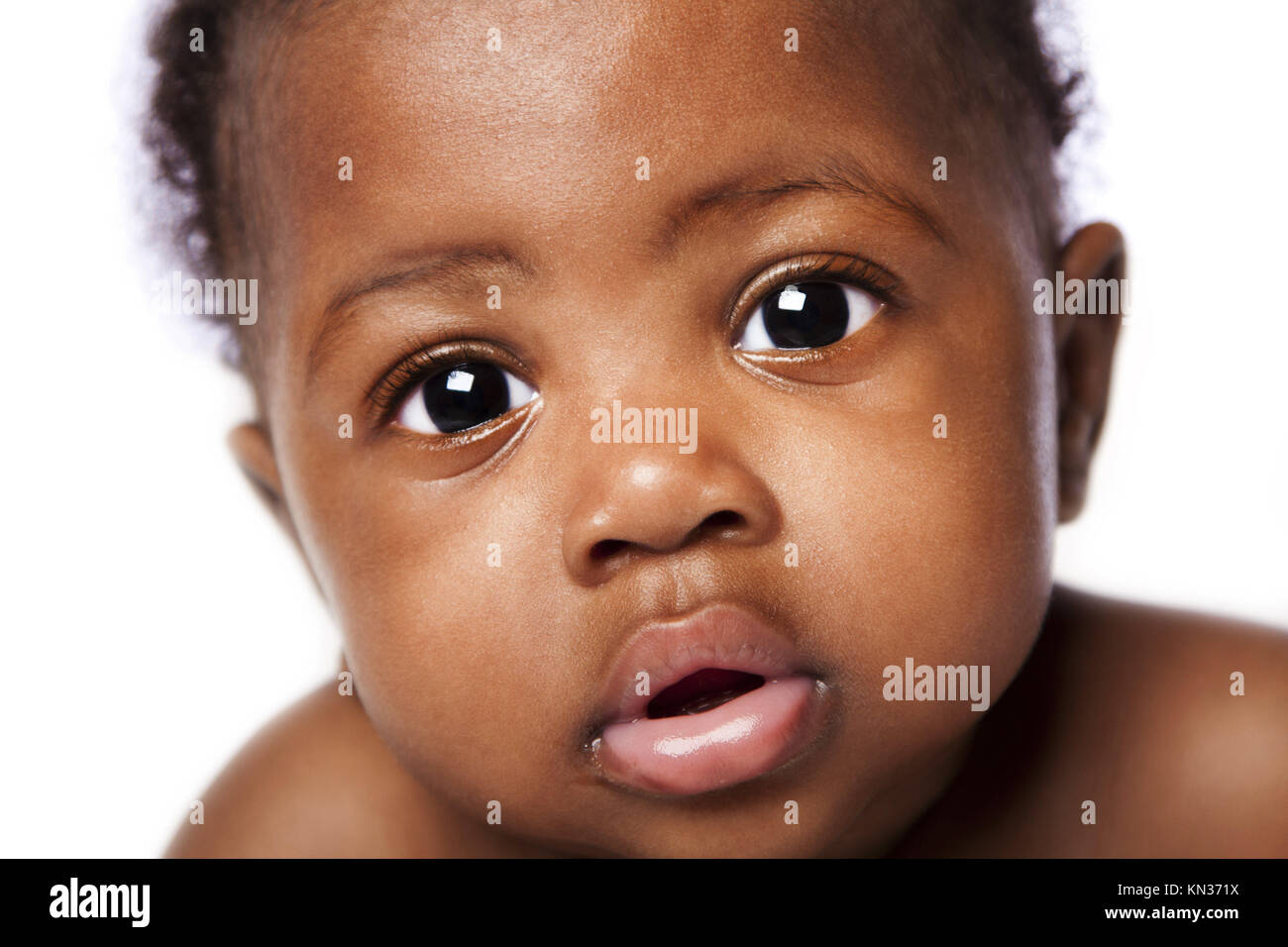 Libre De Cute Adorable Beau Visage De Bebe Africain Avec Expression Innocente Sur Blanc Photo Stock Alamy