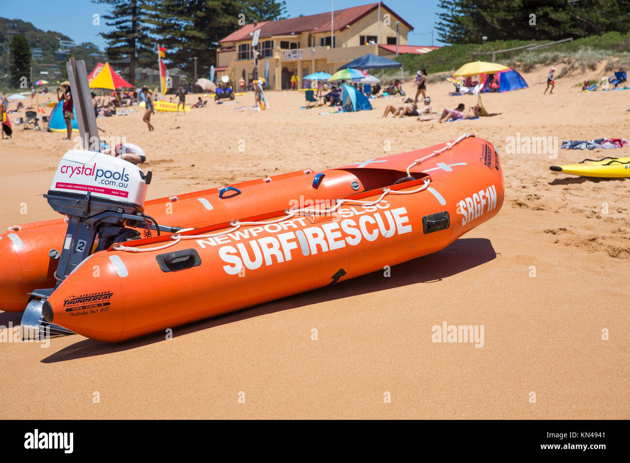 Le bateau de sauvetage de surf et de sauveteurs sur la plage de Newport, l'un des célèbres plages du nord de Sydney, Nouvelle Galles du Sud, Australie Banque D'Images