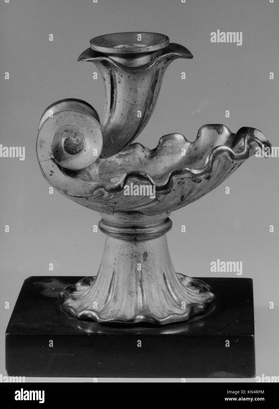 Candélabrum MET 188798 1138 Candélabrum, env. 1836, bronze doré, marbre, 6 7/8 x 5 3/8 x 4 1/16 po. (17.5 x 13.7 x 10.3 cm). Metropolitan Museum of Art, New York. Don de John C. Cattus, 1967 (67.262.9) Banque D'Images