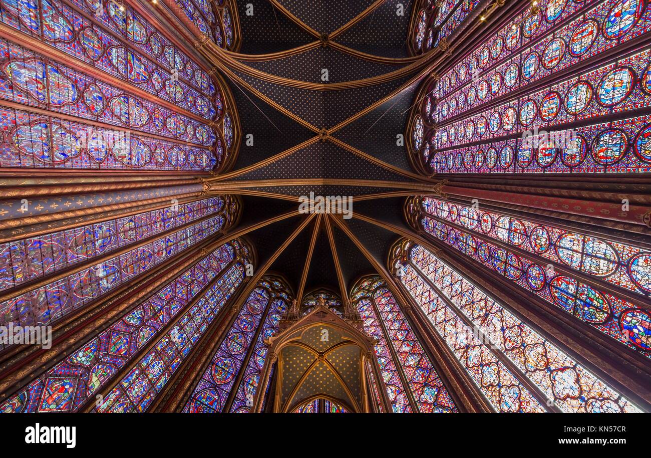 Les intérieurs et les détails architecturaux de la Sainte Chapelle
