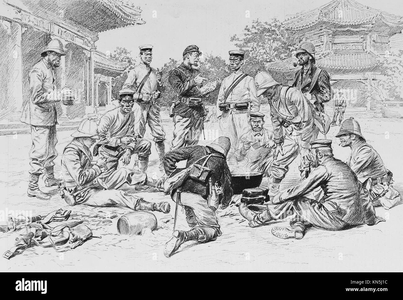 Beijing 1900, soldats français, allemands et japonais partageant leur nourriture, photo du journal hebdomadaire français l'Illustration, 10 novembre 1900 Banque D'Images