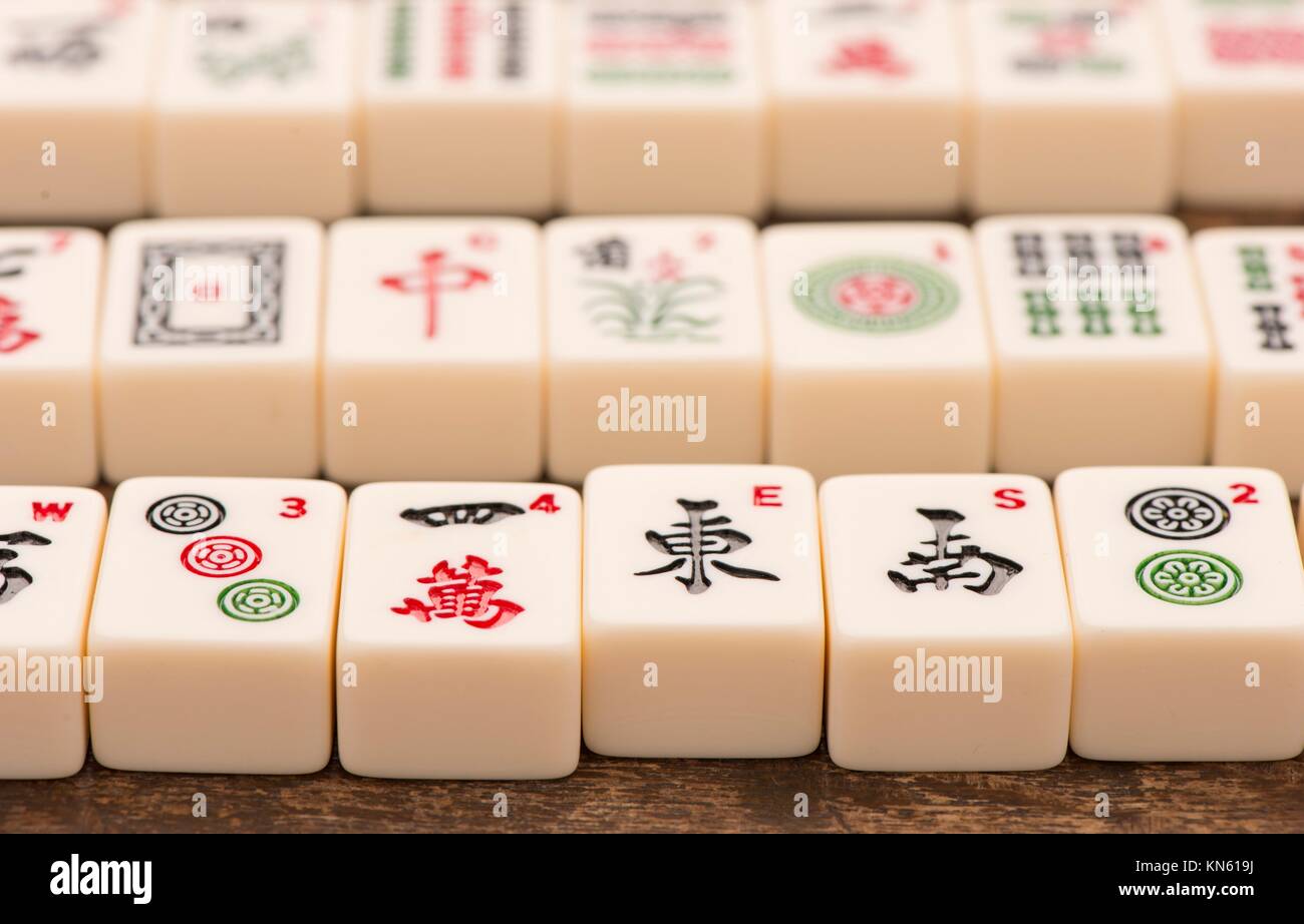 Tuiles de mahjong jeu de plateau Photo Stock - Alamy