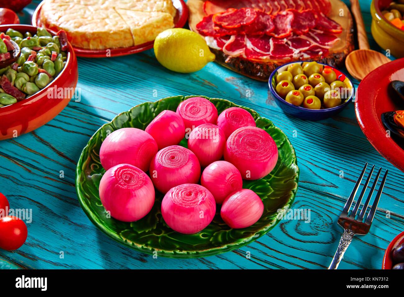 Oignon cornichons au vinaigre rouge tapas de l'Espagne et la
