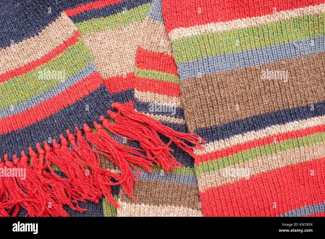 Écharpe en laine à rayures. Motif tricoté Photo Stock - Alamy