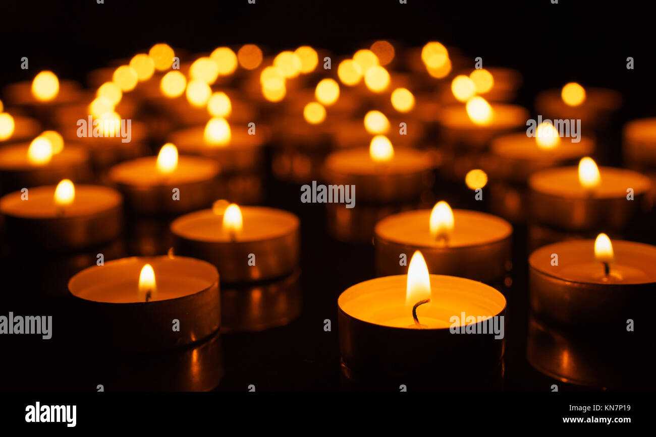 Beaucoup de bougies à faible profondeur de champ Banque D'Images