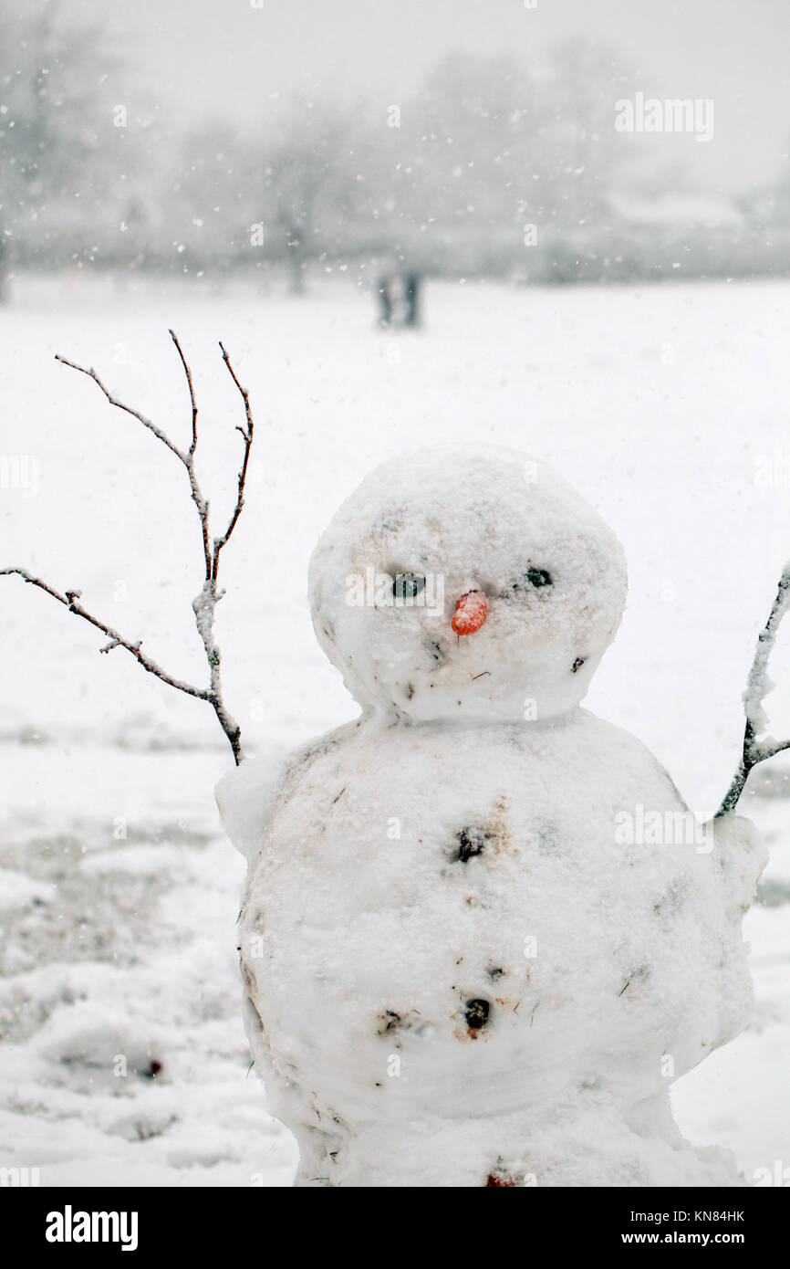 Colchester, Essex, UK, 10 décembre 2017, Météo France : un bonhomme de neige dans la région de Old Heath Recreation Ground. Credit : Stephanie Humphries/Alamy Live News Banque D'Images