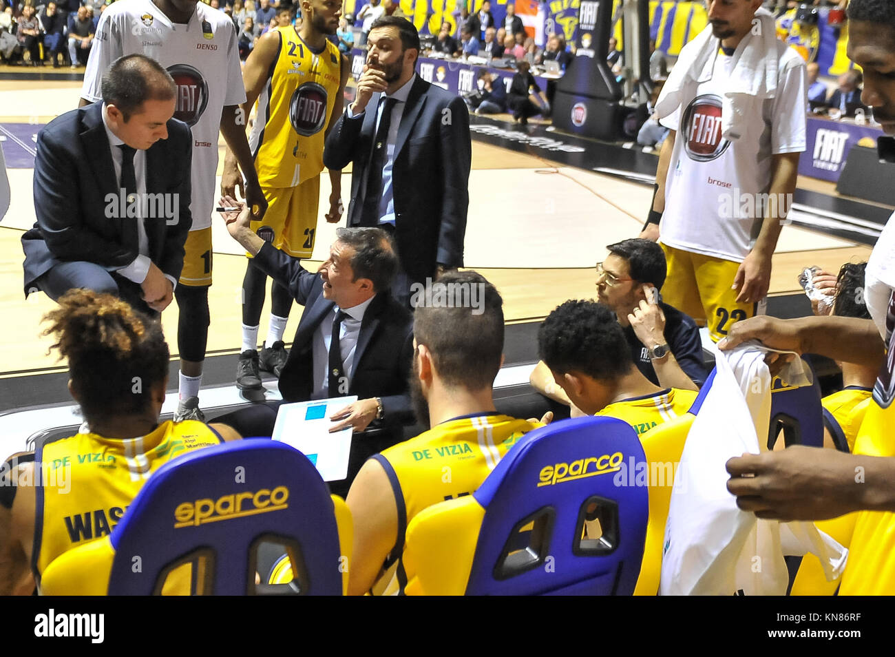 Turin, Italie. Déc 10, 2017. Au cours de la SERIE A PANIER CAMPIONATO 2017/18 match de basket-ball entre FIAT AUXILIUM TORINO VS OLIMPIA MILANO au PalaRuffini le 10 décembre 2017 à Turin, Italie. Crédit : FABIO ANNEMASSE/Alamy Live News Banque D'Images