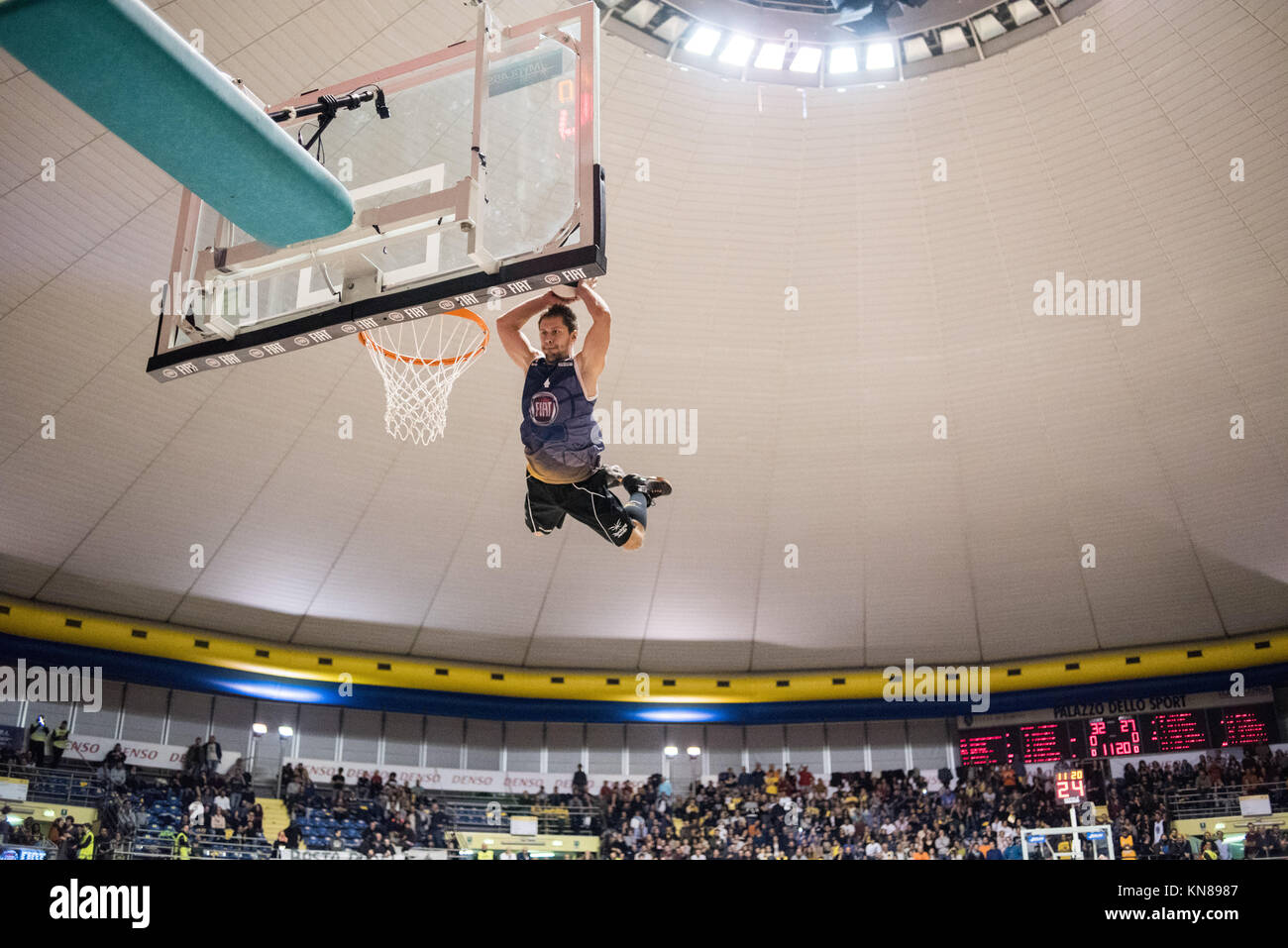 Da Déplacer équipage durant l Serie A match de basket-ball : Fiat Torino Auxilium vs Olimpia Milano. Torino Fiat Auxilium a gagné 71-59 au Palaruffini à Turin, 10 décembre 2017 Italie Banque D'Images