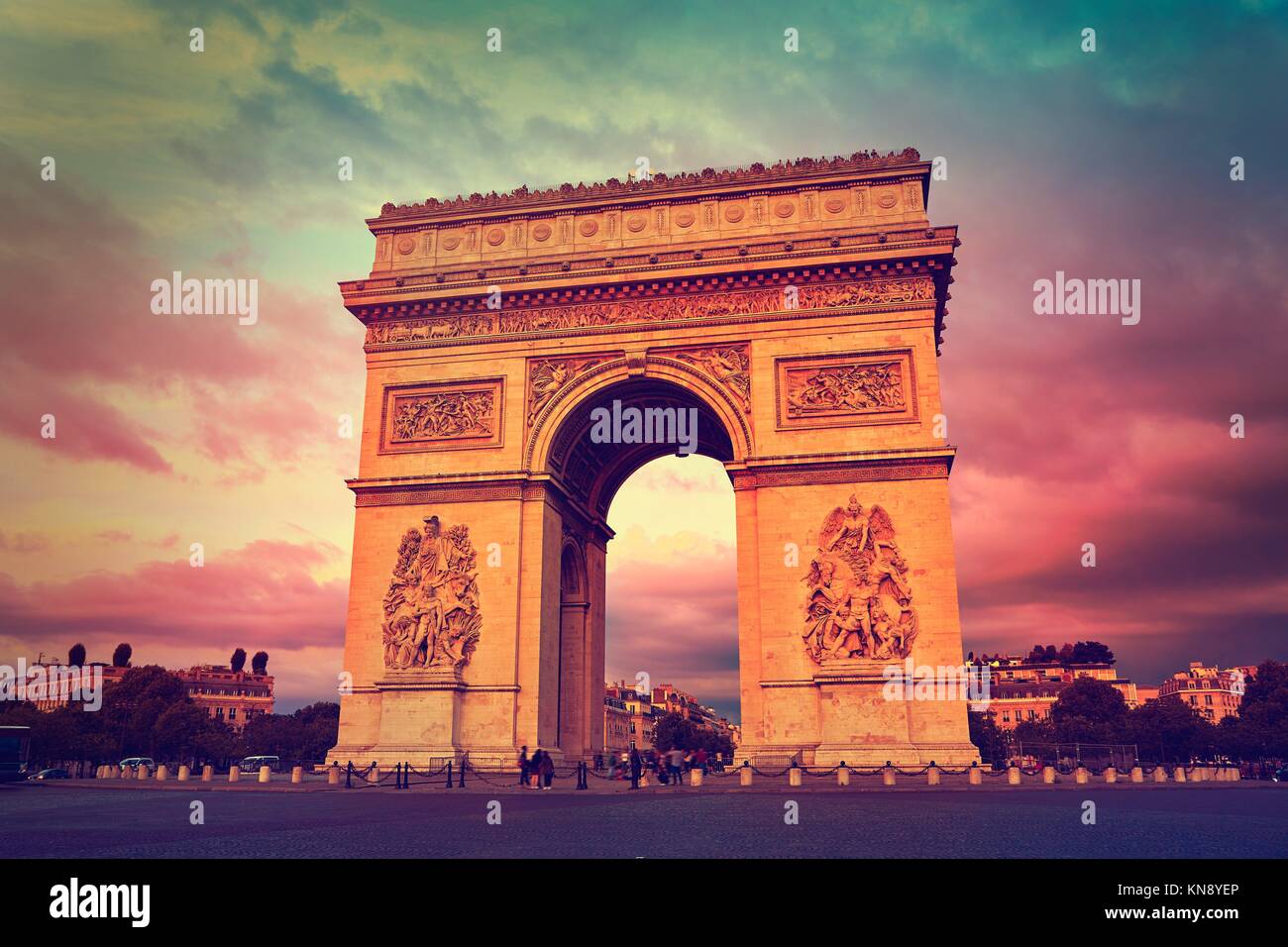 Arc de Triomphe à Paris Arc de Triomphe coucher du soleil à la France Photo  Stock - Alamy