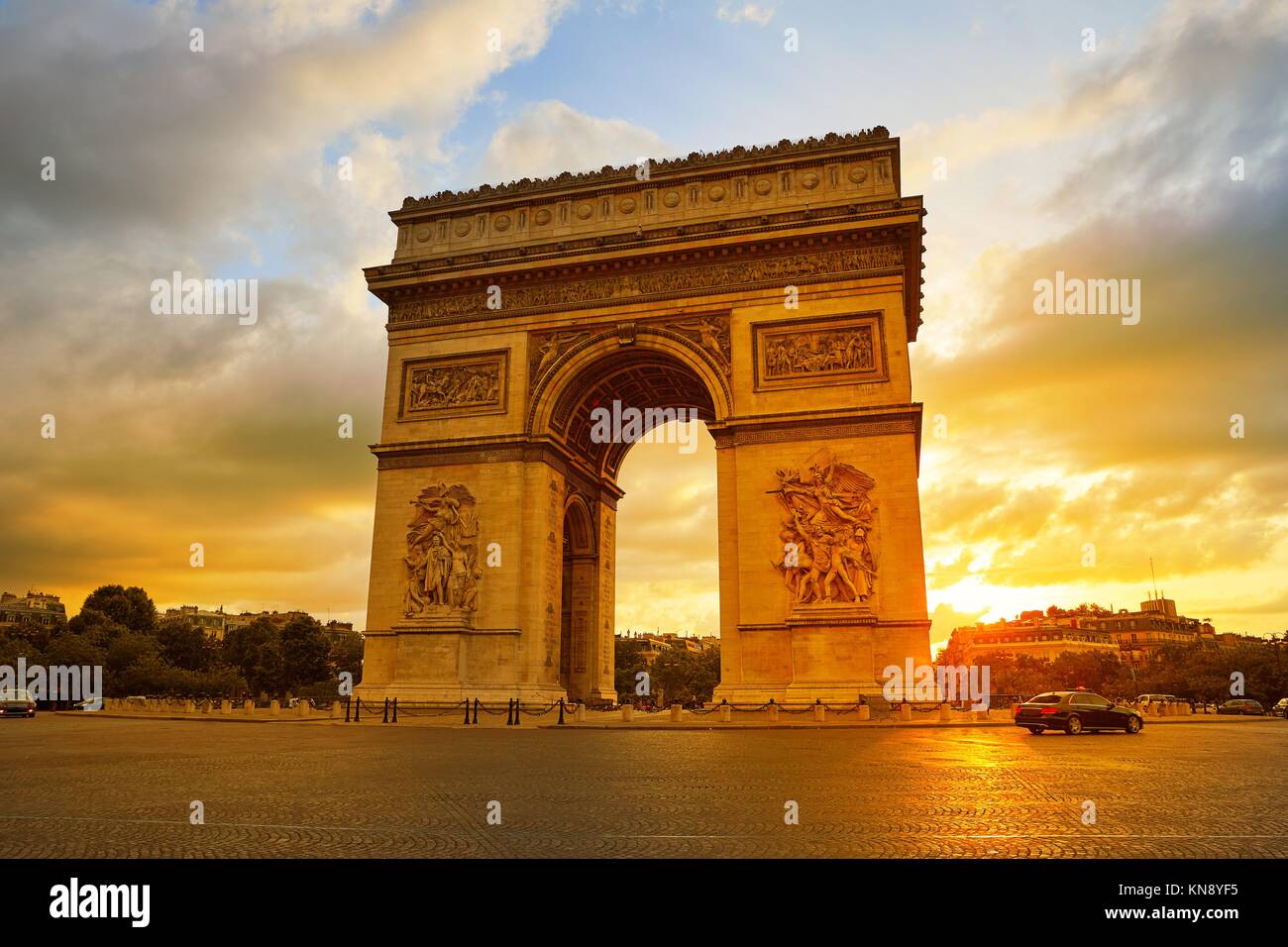 Arc de Triomphe à Paris Arc de Triomphe coucher du soleil à la France Photo  Stock - Alamy