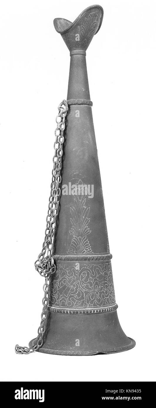 La trompette du pompier est un instrument fonctionnel utilisé dans les situations d'urgence, reflétant l'artisanat, l'utilité et la conception d'époque pour l'équipement de lutte contre l'incendie. Banque D'Images