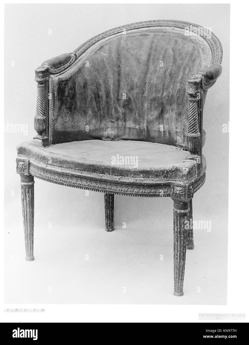 Chaise de bureau (bureau) MET 4353 chaise de bureau (bureau) MET 4353 /189340 Français, chaise de bureau (bureau), 18e siècle, bois de hêtre sculpté et peint, capitonné en vert marocain, aucune dimension enregistrée. Metropolitan Museum of Art, New York. Don de J. Pierpont Morgan, 1906 (07.225.55) Banque D'Images