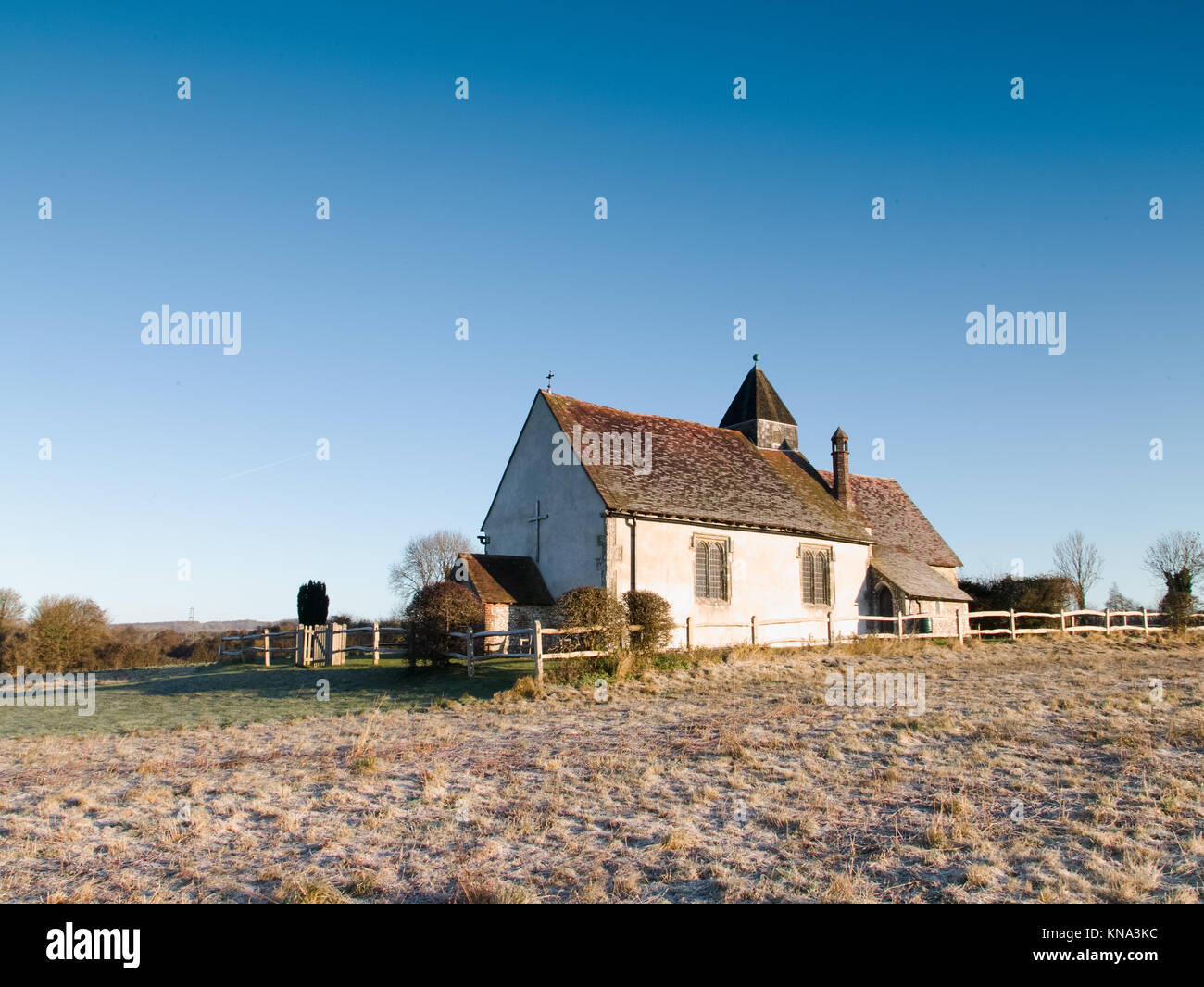 Église St Huberts Idsworth Hampshire UK - 11e siècle église de campagne - lever du soleil sur frosty matin en décembre Banque D'Images