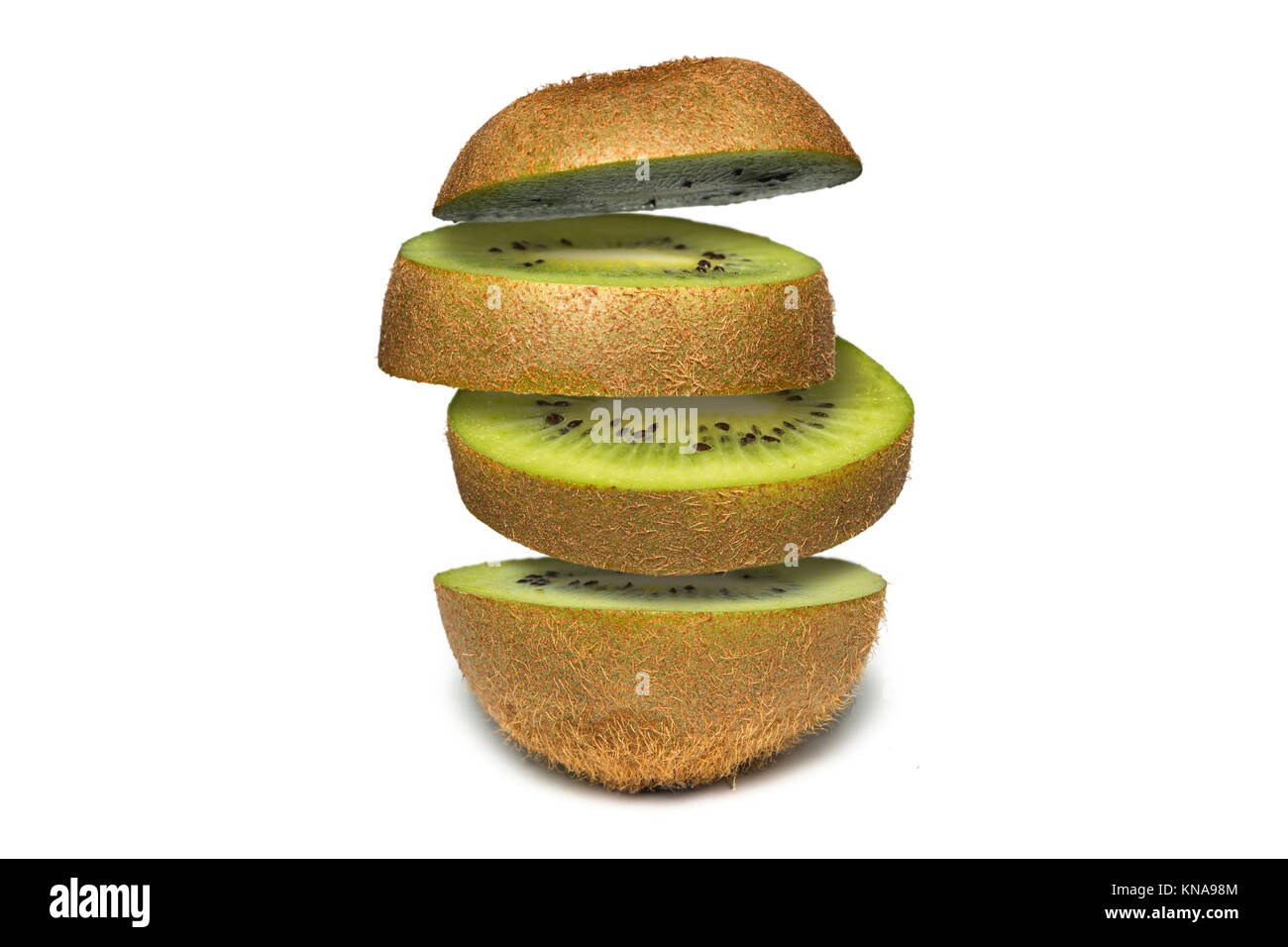 La légèreté des kiwis. Tranches de kiwi isolé sur fond blanc. Fruits vol flottant dans l'air. Banque D'Images La légèreté des kiwis. Tranches de kiwi isolé sur fond blanc. Fruits vol flottant dans l'air. Banque D'Images