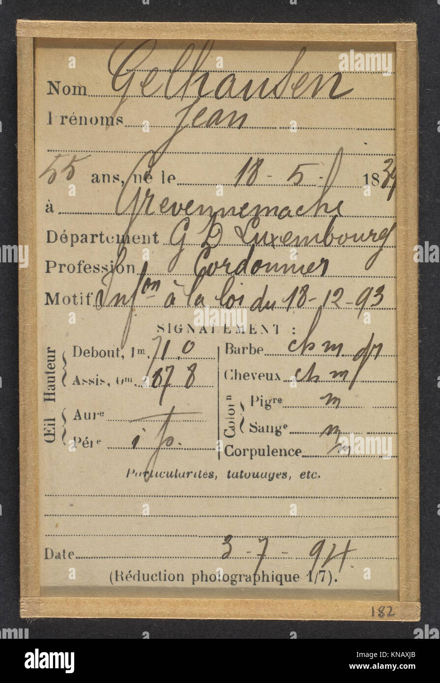 Dossier pour Jean Gelhausen, cordonnier de 55 ans de Grevennemache, Luxembourg, documentant une infraction à la loi du 18 décembre 1993. Banque D'Images