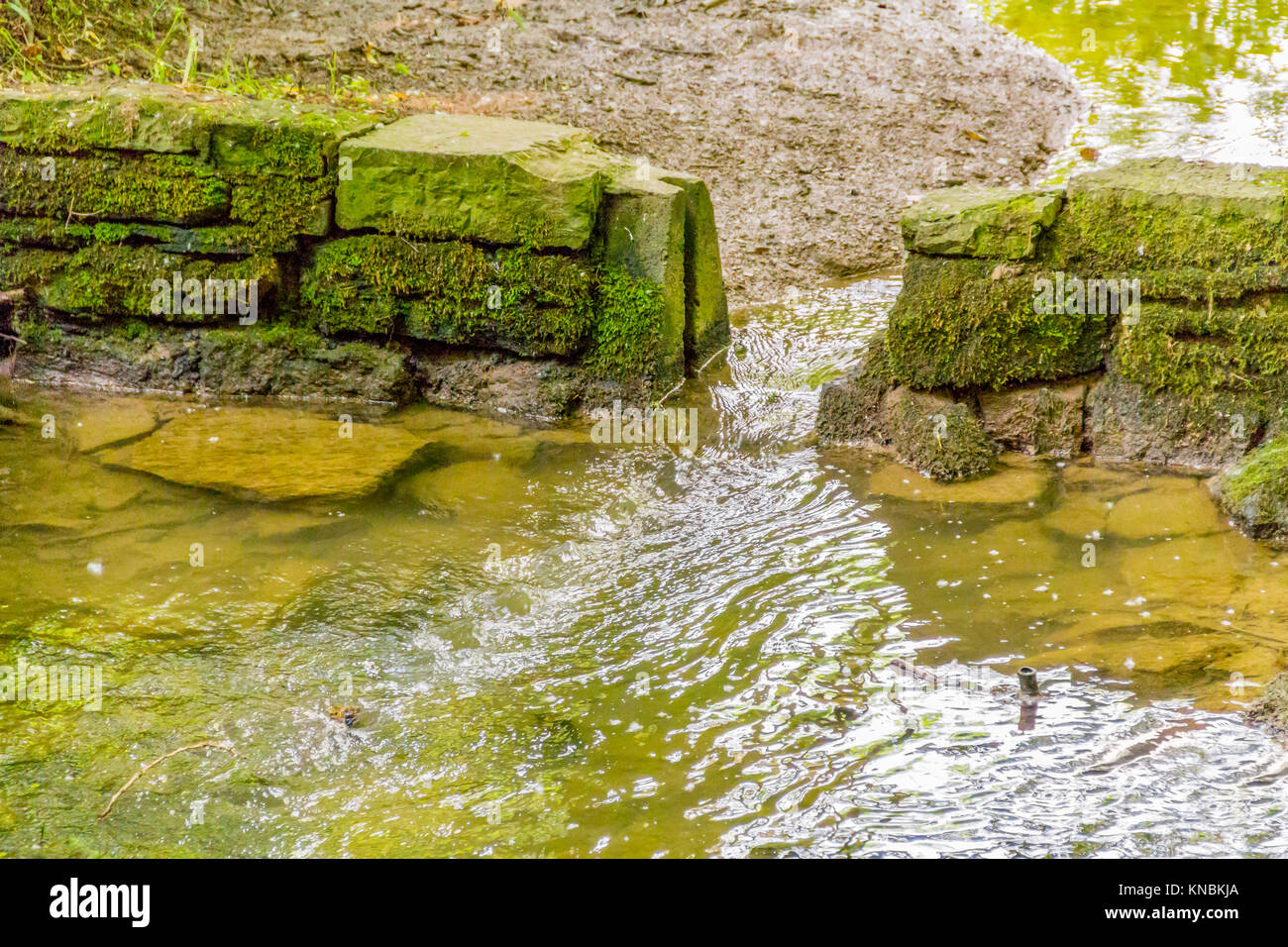 Eau qui coule mur Banque de photographies et d’images à haute résolution Alamy