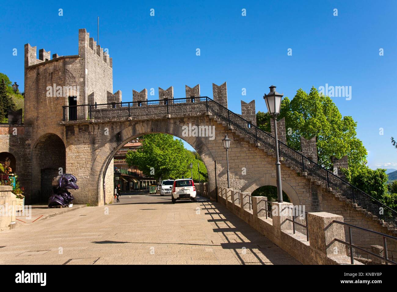 Republica di San Marino, forteresse mur autour de ville (Italie) Banque D'Images