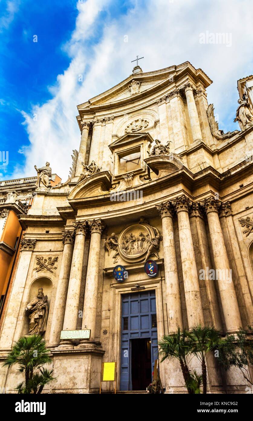 Chiesa San Marcello al Corso Autel Basilique fresques Dome Rome Italie. Construit en 309, reconstruite en 1500 après le sac de Rome. Les fresques sont du Banque D'Images