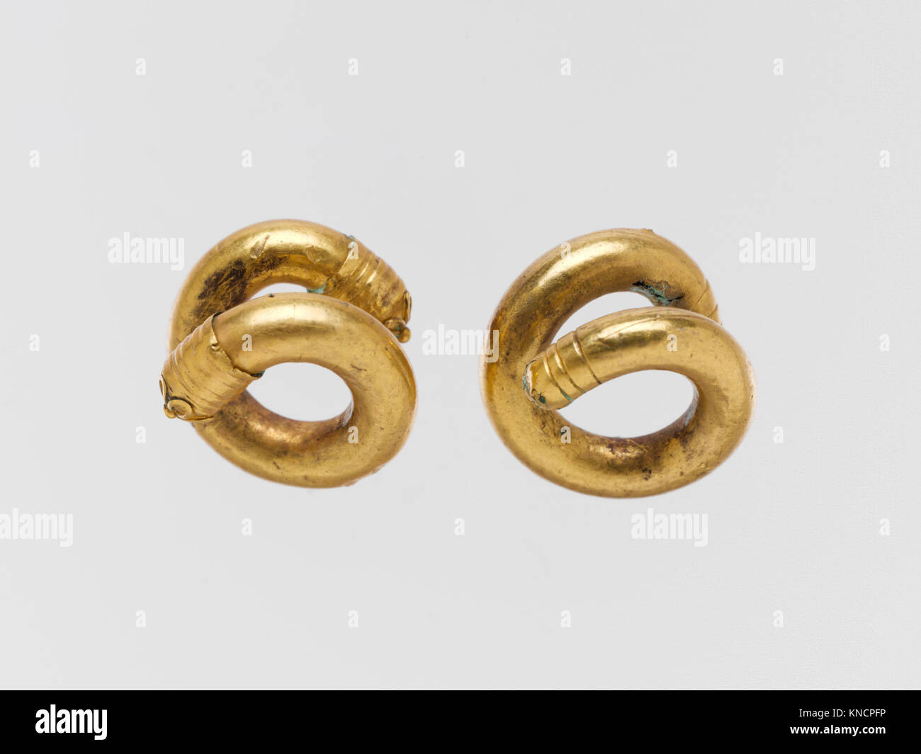 Spirale d'or et d'alliages de cuivre atteint 242780 DP135986 Banque D'Images