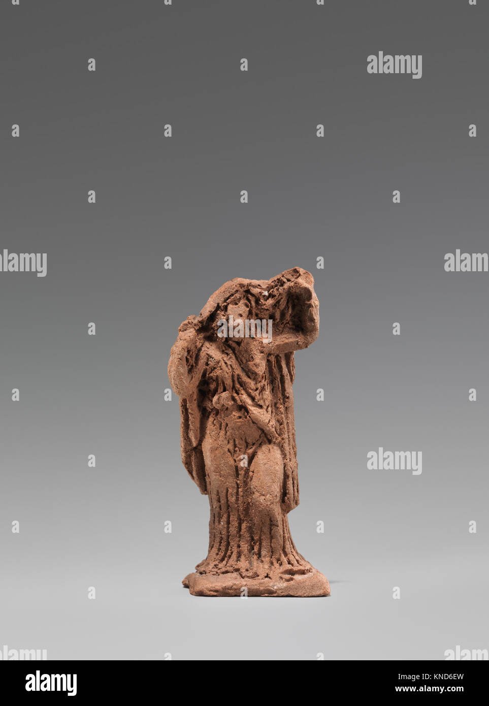 Une étude figurale en terre cuite de Jacques-Édouard Dumont de la fin du XVIIIe au début du XIXe siècle représente une petite figure féminine en vêtements drapés, qui fait partie de la collection du Metropolitan Museum of Art. Banque D'Images