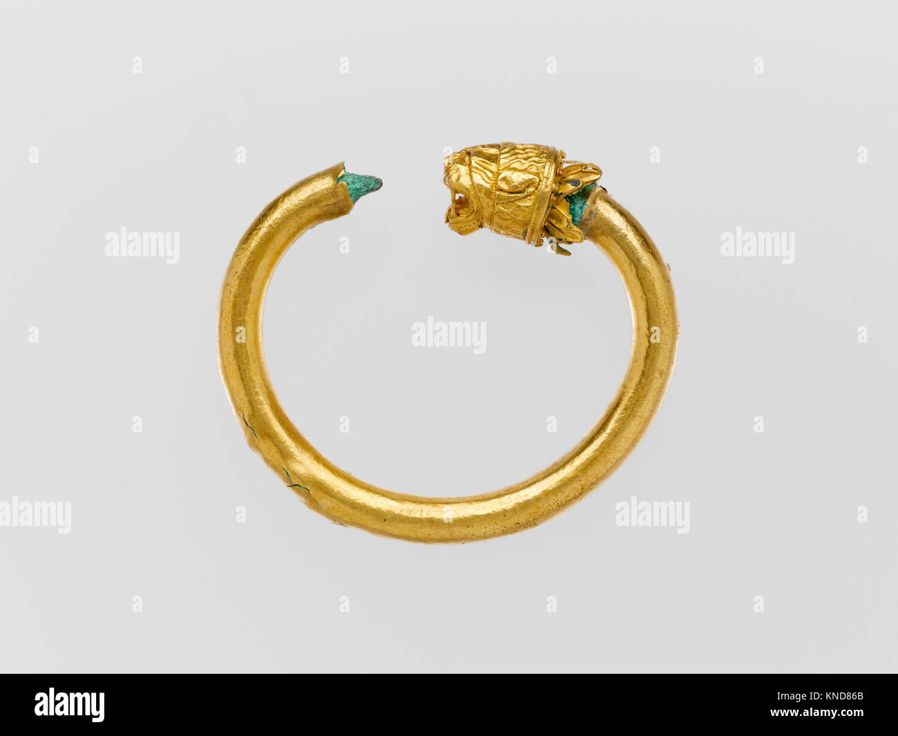Bracelet en alliage de cuivre et d'or avec tête de lion DP141966 242995 embouts rencontré Banque D'Images