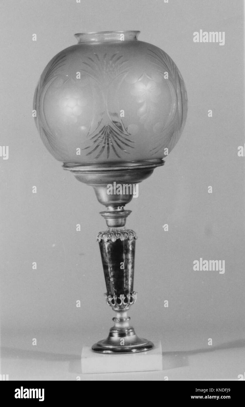 Lampe Astral rencontré 189872280 Bouilloire : Archer et Warner, American, Philadelphie, Pennsylvanie, Astral Lampe, ca. 1855, laiton, verre, 21 1/2 x 9 3/4 in. (54,6 x 24,8 cm). Le Metropolitan Museum of Art, New York. Achat, don anonyme, 1968 (68,111.1) Banque D'Images