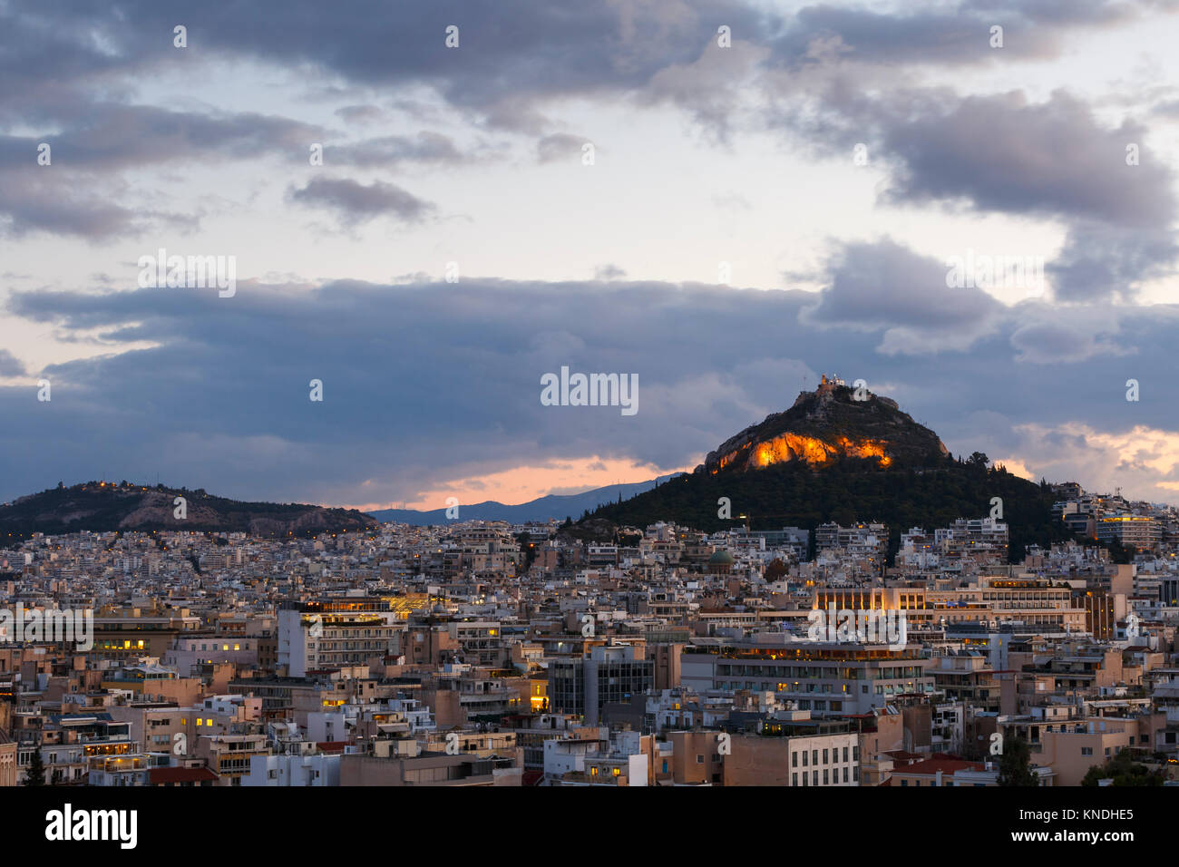 Vue de la colline Lycabettus d'Anafiotika quartier dans la vieille ville d'Athènes, Grèce. Banque D'Images