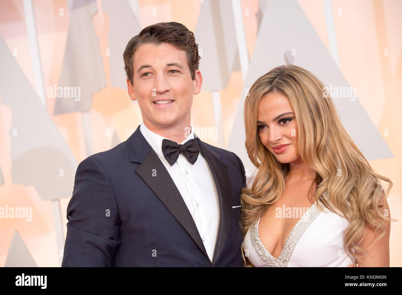 HOLLYWOOD, CA - le 22 février : Miles Teller et Keleigh Sperry attendst la 87e annuelle des Academy Awards à Hollywood & Highland Center le 22 février 2015 à Hollywood, Californie. People : Miles Teller et Keleigh Sperry Banque D'Images
