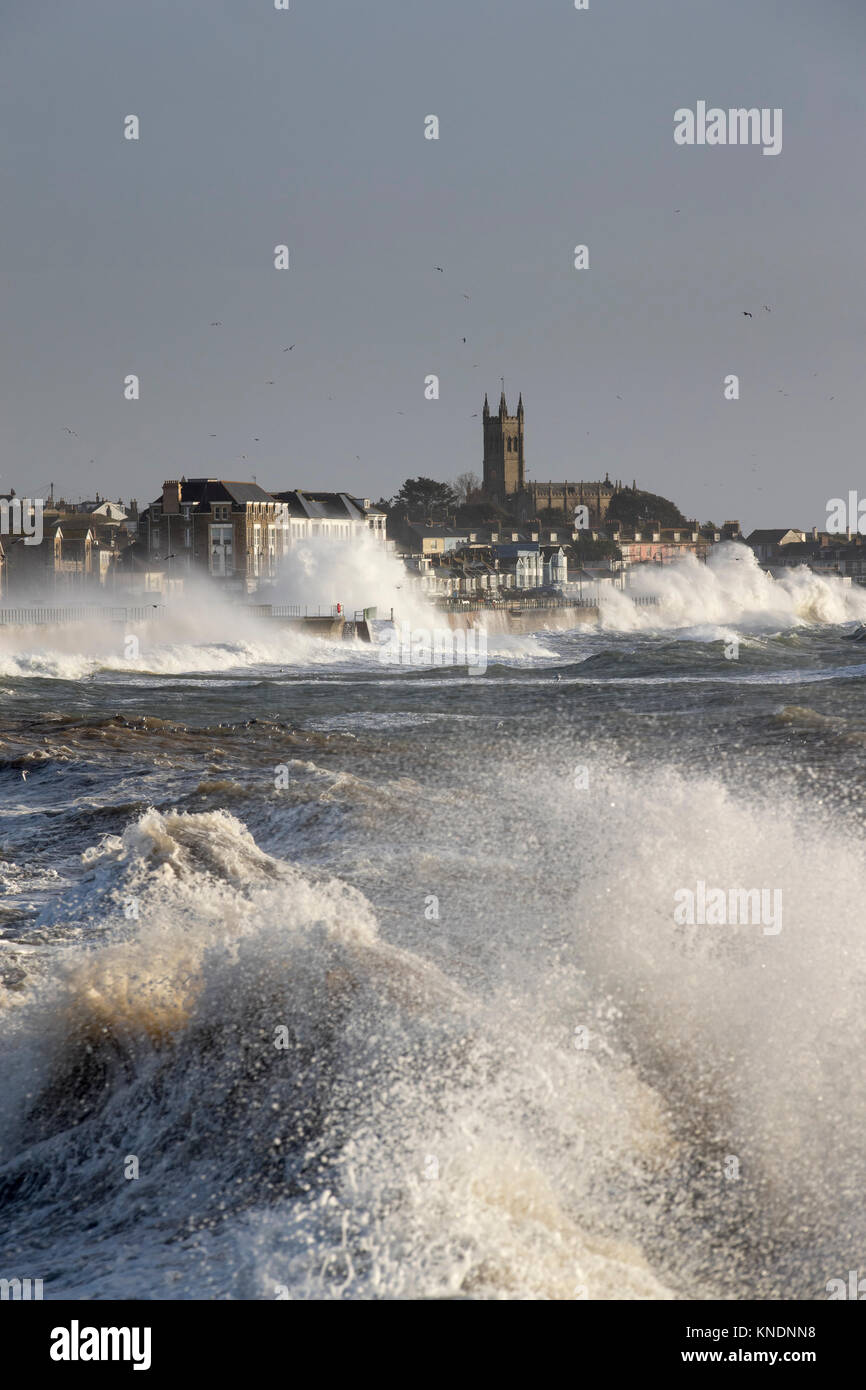 Les ondes de tempête ; Penzance, Cornwall, UK Banque D'Images