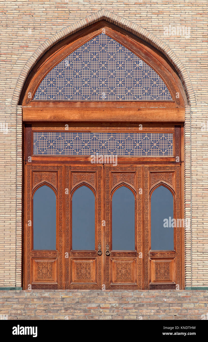 Porte en bois sculpté, l'Ouzbékistan Banque D'Images