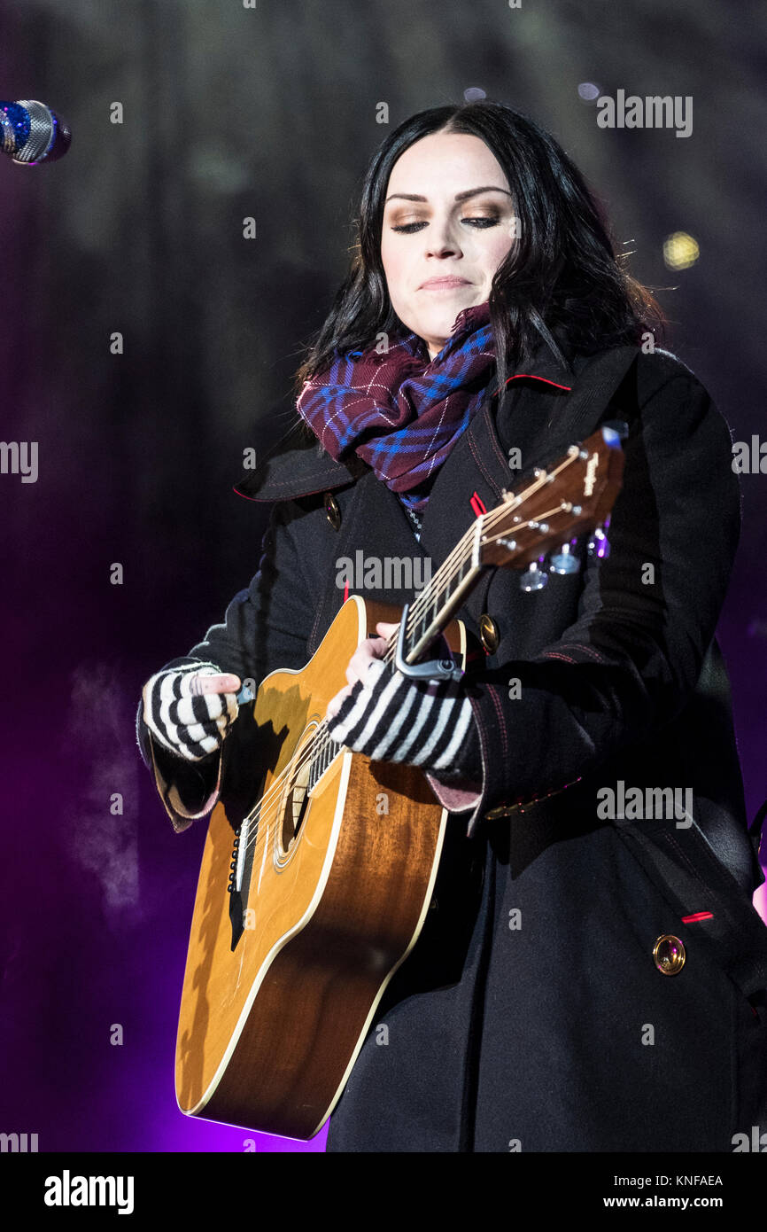 Amy MacDonald effectue à dormir dans le parc, qui s'est tenue à des jardins de Princes Street d'Édimbourg, a vu près de 9000 personnes dorment à l'extérieur pour obtenir de l'argent et awa Banque D'Images