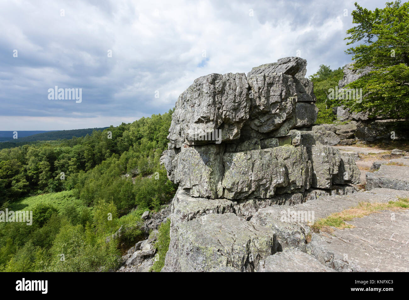 France, Ardennes (08), parc naturel régional des Ardennes, Monthermé, site du Roc de la Tour also dénommé " Château du Diable " // France, Ardennes, Banque D'Images