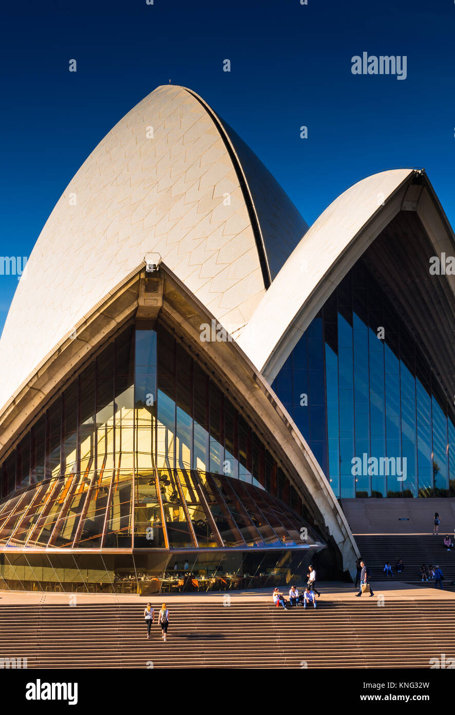 Emblématique Opéra de Sydney, vue de face. Nouvelle Galles du Sud, Australie. Banque D'Images