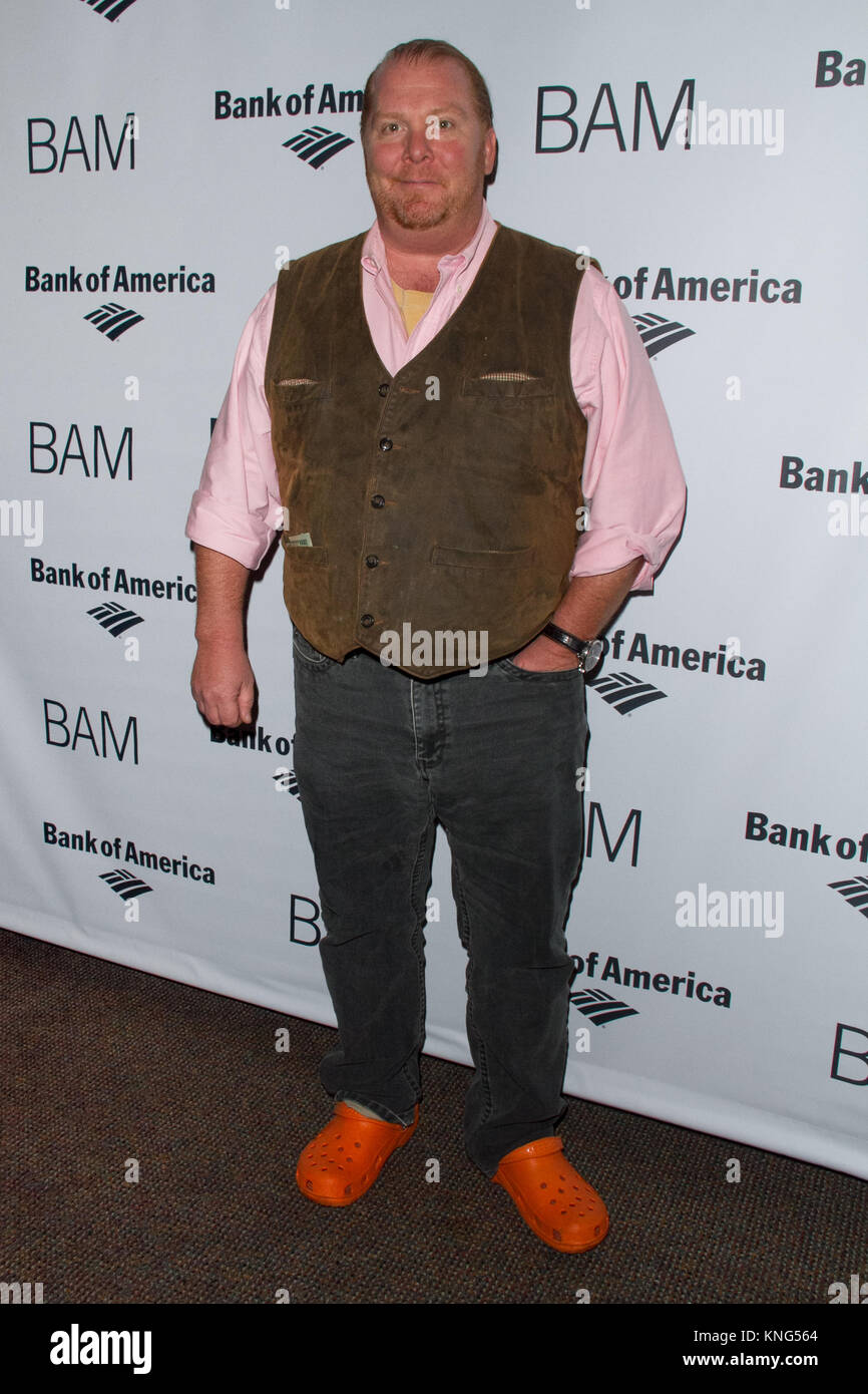 Le chef Mario Batali assiste au Gala 2011 Théâtre BAM à la Brooklyn Academy of Music le 10 mars 2011 à New York. Banque D'Images
